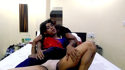 Desi Tranny Sex - Indian Shemale In Saree Couple Hot Sex Scenes - Shemale.Movie