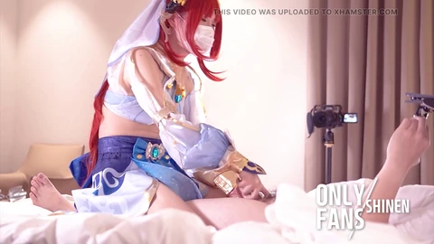 Belle ladyboy coréenne en cosplay de shemale se fait baiser profondément et reçoit une éjaculation interne